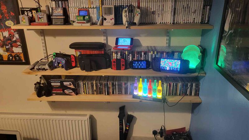 File:Shelf Newnew 1 bottom.jpg